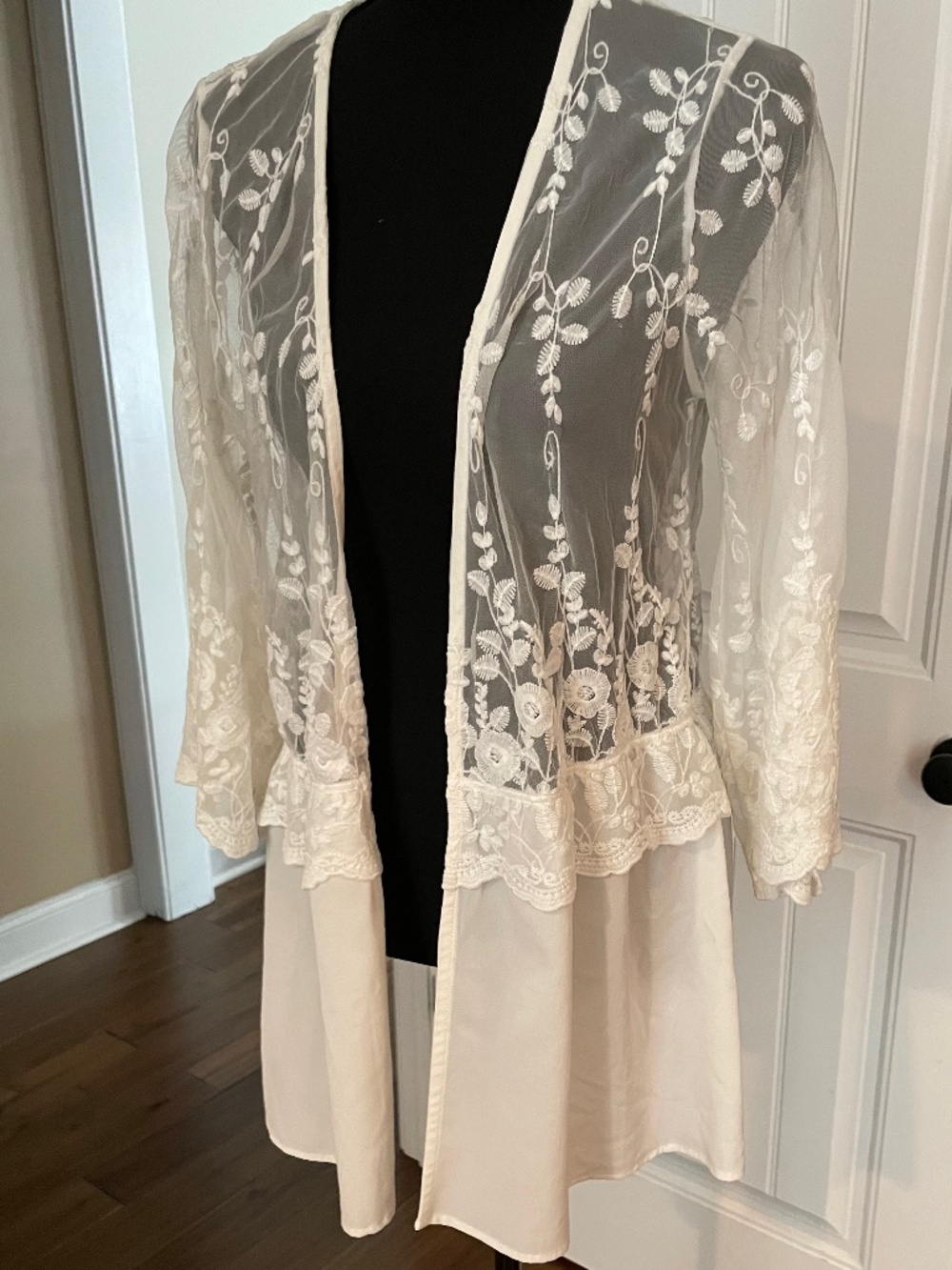 Andre by Unit White Lace Kimono